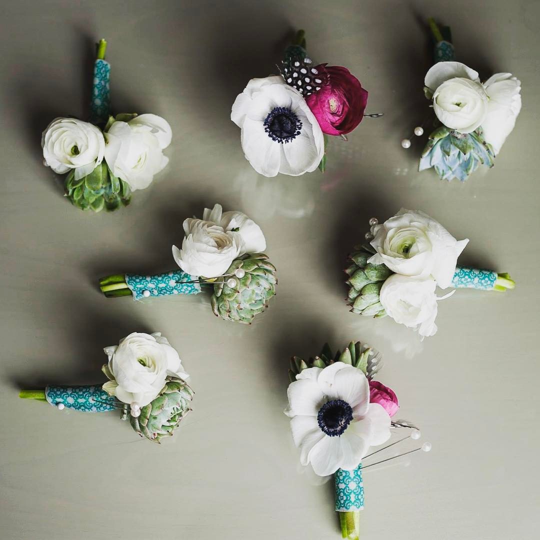 {man fleurs}
photo | @violetmarsh 
#mandecor #manbling #slick #handsome #boutonniere #manflowers #fortheguys #anemone #ranunulus #succulents #vintage #lotusfloraldesigns #lotusstyle #weddingflorist