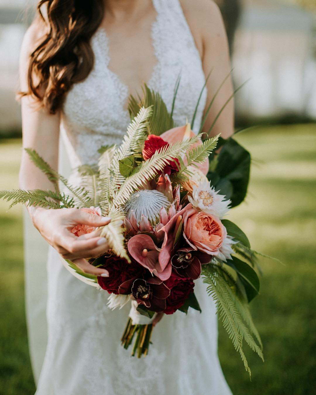 {tropical•boho}
photo | @ramblefreehannah 
styling/coordination | @eventsbysorrell .
.
#bride #bouquet #brideflowers #gorgeous #boho #tropical #protea #ferns #roses #weddingflowers #weddingdesign #lotusfloraldesigns #weddingflorist